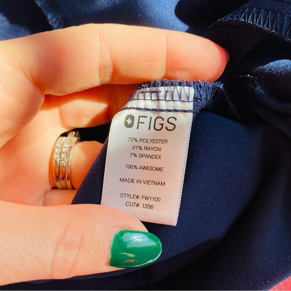 Figs V-Neck Double Pocket Scrub Top Blue Sz Small - Picture 9 of 9